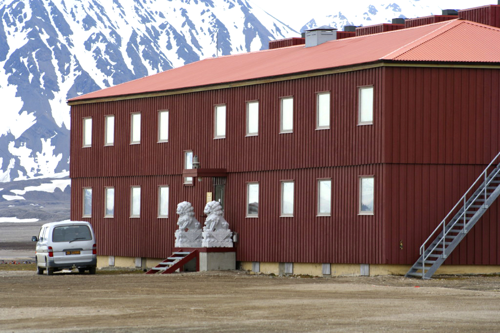 Chinese research station in Svalbard, Spitsbergen, June 2006. © Amanda Graham / Flickr