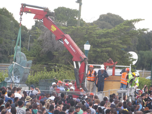 Verwijdering van het standbeeld van Rhodes in april 2015
