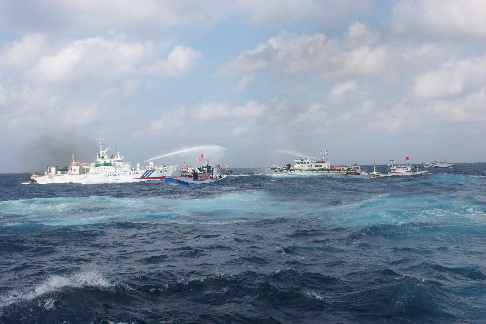 ROC’s Coast Guard Administration vessels return water cannon fire of their Japanese counterparts near Diaoyutai territorial waters to protect ROC fishermen on 25 September 2012. © Office of the President, ROC (Taiwan) / Flickr 